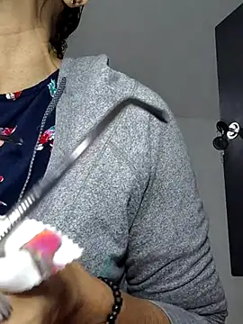 Snapshot of Merybeks chatting on 11/14/25, 10:41 Merybeks online show from 11/14/25, 10:41