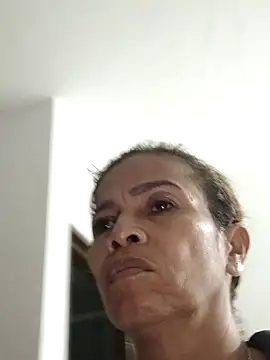 Snapshot of Merybeks chatting on 12/14/25, 10:10 Merybeks online show from 12/14/25, 10:10