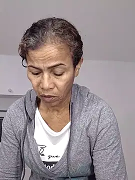 Snapshot of Merybeks chatting on 11/13/25, 10:41 Merybeks online show from 11/13/25, 10:41