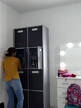 Snapshot of Merybeks chatting on 10/23/25, 10:36 Merybeks online show from 10/23/25, 10:36