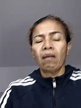 Snapshot of Merybeks chatting on 11/16/25, 10:53 Merybeks online show from 11/16/25, 10:53