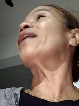 Snapshot of Merybeks chatting on 10/30/25, 10:46 Merybeks online show from 10/30/25, 10:46