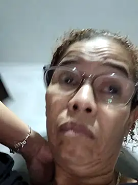 Snapshot of Merybeks chatting on 10/18/25, 09:33 Merybeks online show from 10/18/25, 09:33