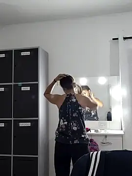 Snapshot of Merybeks chatting on 10/19/25, 10:40 Merybeks online show from 10/19/25, 10:40