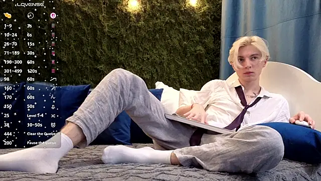 fiachand online show from 11/21/25, 09:14