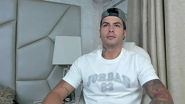 Snapshot of andres-clark92 chatting on 09/21/25, 05:40 andres-clark92 online show from 09/21/25, 05:40