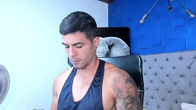 Snapshot of andres-clark92 chatting on 10/12/25, 06:09 andres-clark92 online show from 10/12/25, 06:09