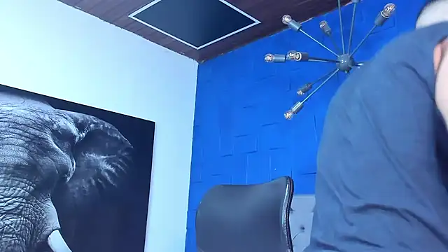 Snapshot of andres-clark92 chatting on 12/18/25, 05:06 andres-clark92 online show from 12/18/25, 05:06