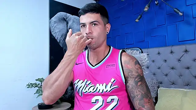 Snapshot of andres-clark92 chatting on 10/25/25, 06:08 andres-clark92 online show from 10/25/25, 06:08