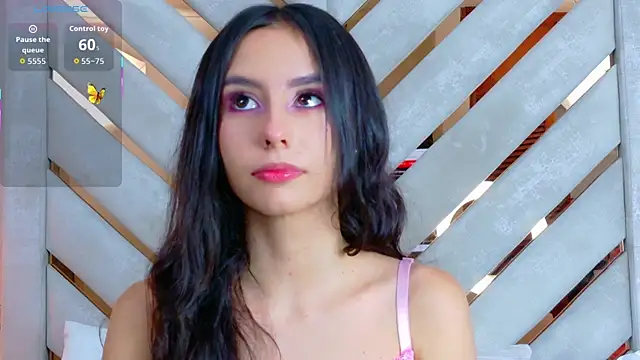 Snapshot of Sarah-Grace chatting on 12/23/25, 01:05 Sarah-Grace online show from 12/23/25, 01:05