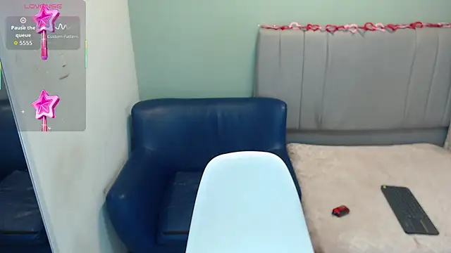 Snapshot of violett_star1 chatting on 09/27/25, 01:06 violett star1 online show from 09/27/25, 01:06