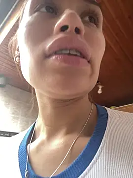 juliana-mancini online show from 11/17/25, 07:07