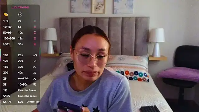 juliana-mancini online show from 10/23/25, 04:49