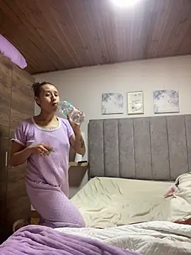 juliana-mancini online show from 11/19/25, 05:02