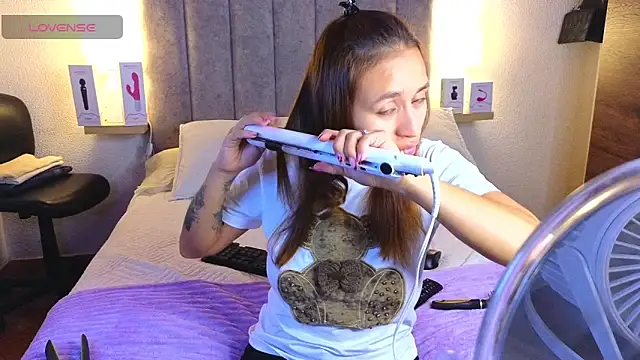 juliana-mancini online show from 11/12/25, 08:01