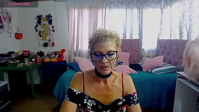 isabella-lips007 online show from 08/02/26, 10:18