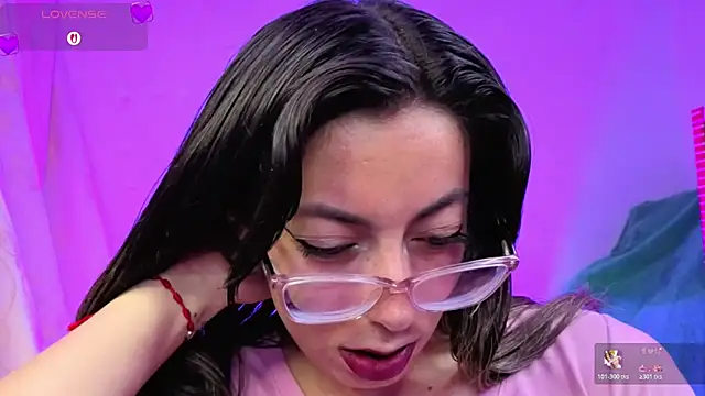 Snapshot of Miranda_sexlove_ chatting on 02/18/26, 07:10 Miranda sexlove online show from 02/18/26, 07:10