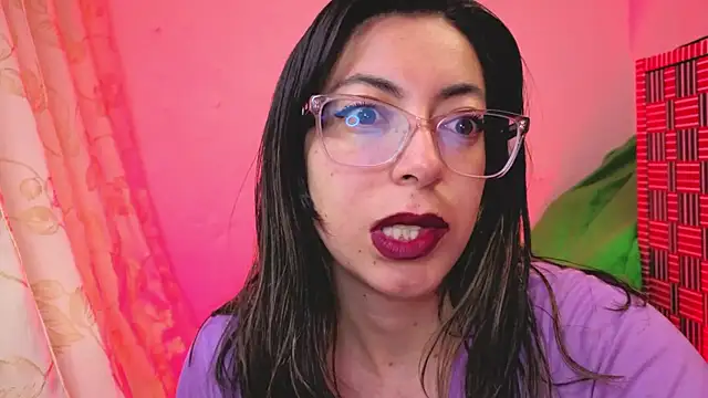 Snapshot of Miranda_sexlove_ chatting on 01/18/26, 06:06 Miranda sexlove online show from 01/18/26, 06:06