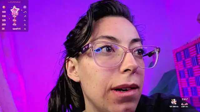 Snapshot of Miranda_sexlove_ chatting on 02/19/26, 07:00 Miranda sexlove online show from 02/19/26, 07:00