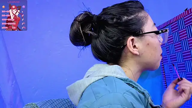 Snapshot of Miranda_sexlove_ chatting on 02/25/26, 07:03 Miranda sexlove online show from 02/25/26, 07:03