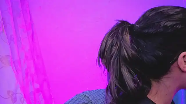 Snapshot of Miranda_sexlove_ chatting on 02/03/26, 06:00 Miranda sexlove online show from 02/03/26, 06:00