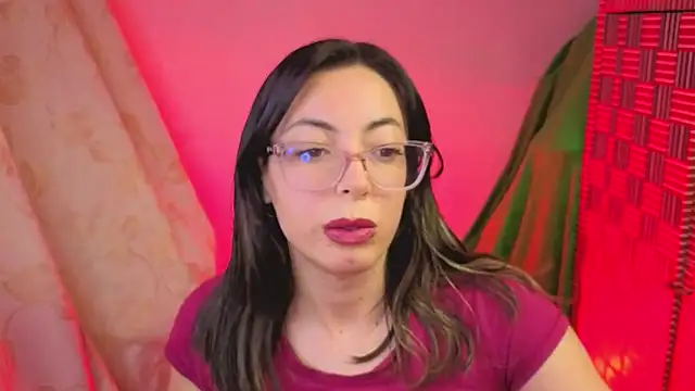 Snapshot of Miranda_sexlove_ chatting on 12/23/25, 07:29 Miranda sexlove online show from 12/23/25, 07:29