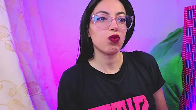 Snapshot of Miranda_sexlove_ chatting on 01/17/26, 06:06 Miranda sexlove online show from 01/17/26, 06:06