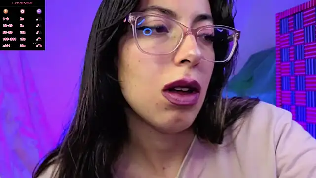 Snapshot of Miranda_sexlove_ chatting on 02/24/26, 07:04 Miranda sexlove online show from 02/24/26, 07:04