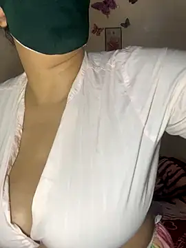 Snapshot of Nottella chatting on 11/14/25, 04:43 Nottella online show from 11/14/25, 04:43