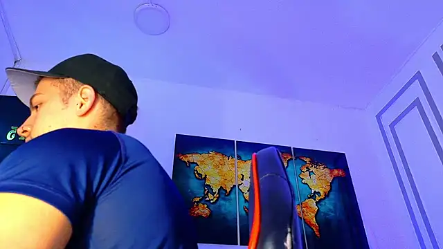 Snapshot of ALANNFERRER chatting on 11/04/25, 09:57 ALANNFERRER online show from 11/04/25, 09:57