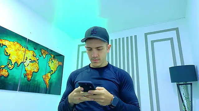 Snapshot of ALANNFERRER chatting on 10/31/25, 10:01 ALANNFERRER online show from 10/31/25, 10:01