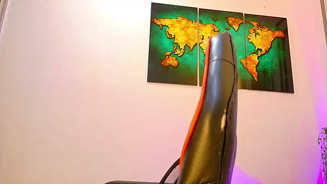 Snapshot of ALANNFERRER chatting on 11/15/25, 11:36 ALANNFERRER online show from 11/15/25, 11:36