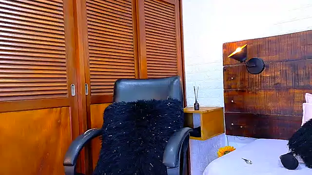 Snapshot of ALANNFERRER chatting on 10/23/25, 09:52 ALANNFERRER online show from 10/23/25, 09:52