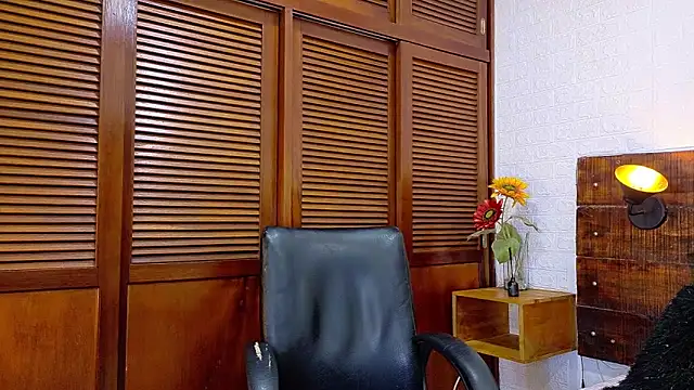 Snapshot of ALANNFERRER chatting on 10/20/25, 10:16 ALANNFERRER online show from 10/20/25, 10:16