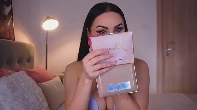 LauLaveau online show from 02/08/26, 04:26