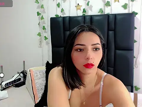 sara arias00 online show from 10/06/25, 01:12