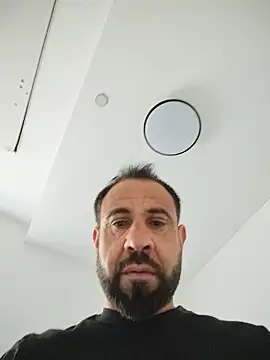 Snapshot of mykelem chatting on 05/16/26, 02:05 mykelem online show from 05/16/26, 02:05