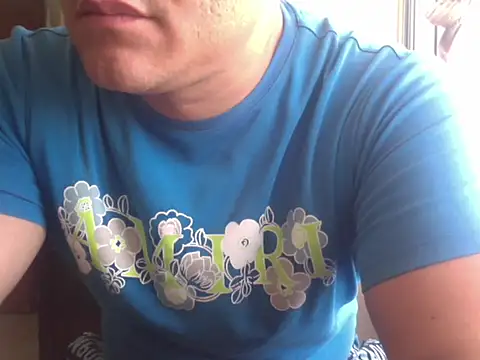 Snapshot of zeusmasterhorny chatting on 09/19/25, 03:38 zeusmasterhorny online show from 09/19/25, 03:38
