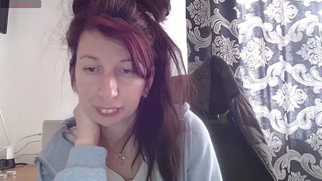 Snapshot of RosieHayes chatting on 11/15/25, 09:02 RosieHayes online show from 11/15/25, 09:02