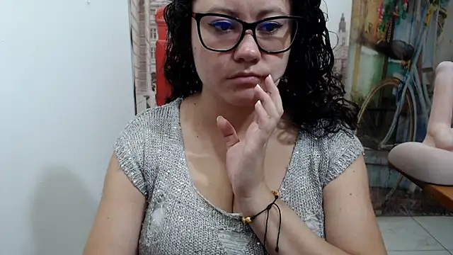 Snapshot of greeneyes_nurse chatting on 09/19/25, 03:21 greeneyes nurse online show from 09/19/25, 03:21