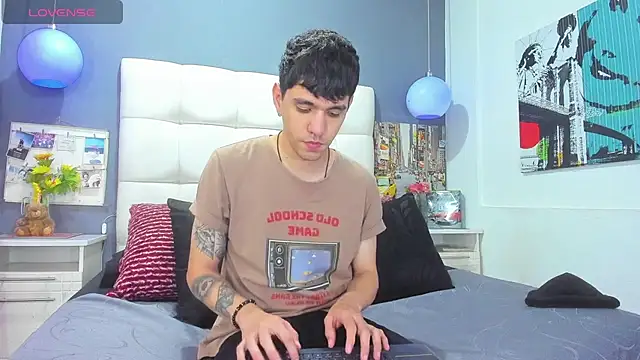 Matteo12  online show from 10/27/25, 03:07