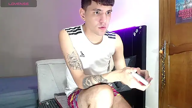 Matteo12  online show from 04/15/26, 03:23