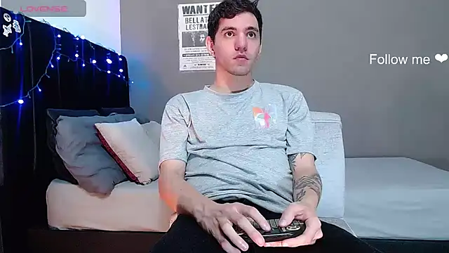 Matteo12  online show from 12/21/25, 04:47