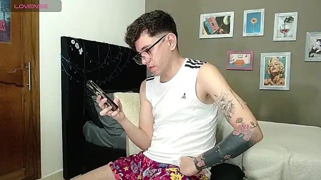 Snapshot of Matteo12_ chatting on 07/16/26, 02:19 Matteo12 online show from 07/16/26, 02:19