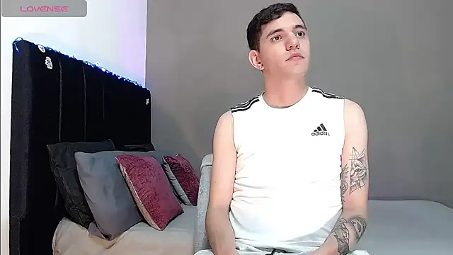 Snapshot of Matteo12_ chatting on 01/10/26, 04:30 Matteo12 online show from 01/10/26, 04:30