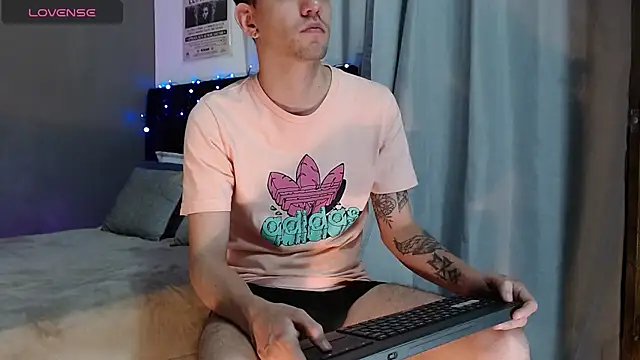 Matteo12  online show from 11/17/25, 02:37