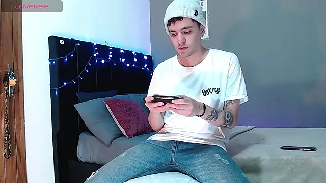 Matteo12  online show from 12/02/25, 08:10