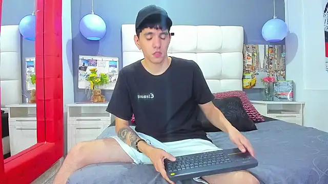 Matteo12  online show from 10/26/25, 04:46