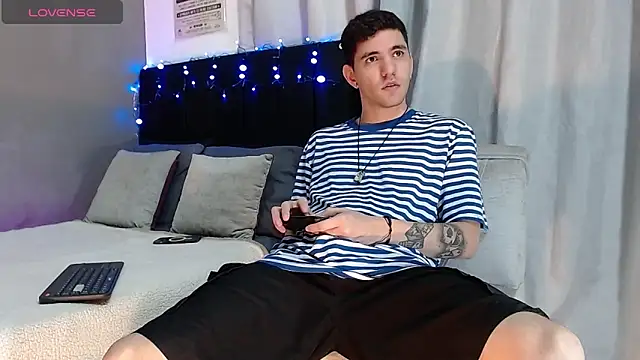 Matteo12  online show from 11/26/25, 03:28