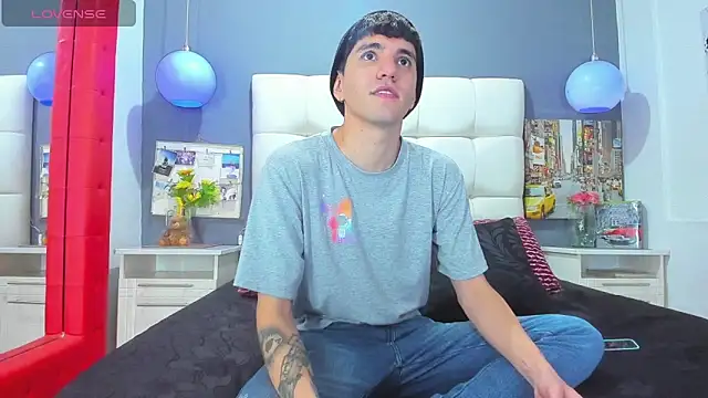 Matteo12  online show from 10/28/25, 02:56